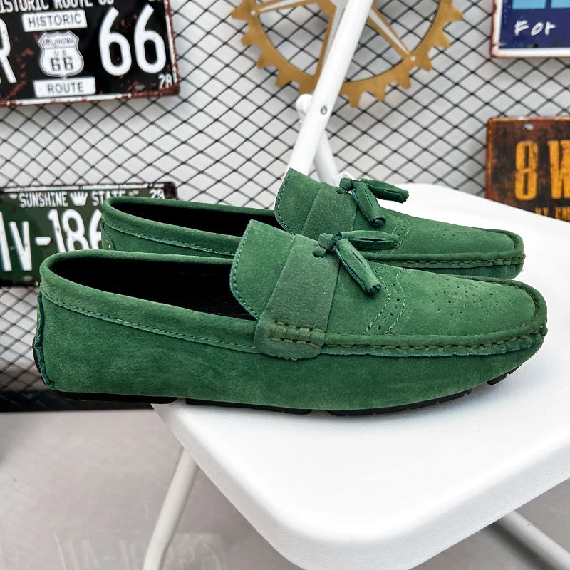 2024 Nieuwe modieuze loafers met kwastjes voor heren, groene jeugd, trendy mocassins, Engelse herenschoenen, grote maten 47-48