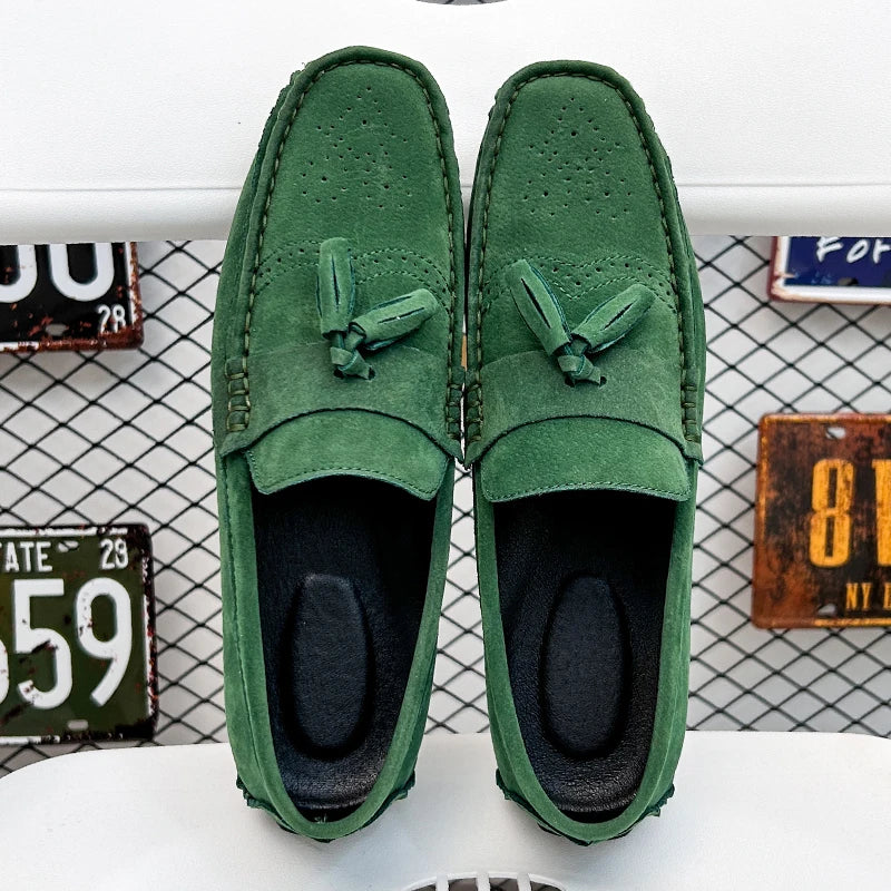 2024 Nieuwe modieuze loafers met kwastjes voor heren, groene jeugd, trendy mocassins, Engelse herenschoenen, grote maten 47-48