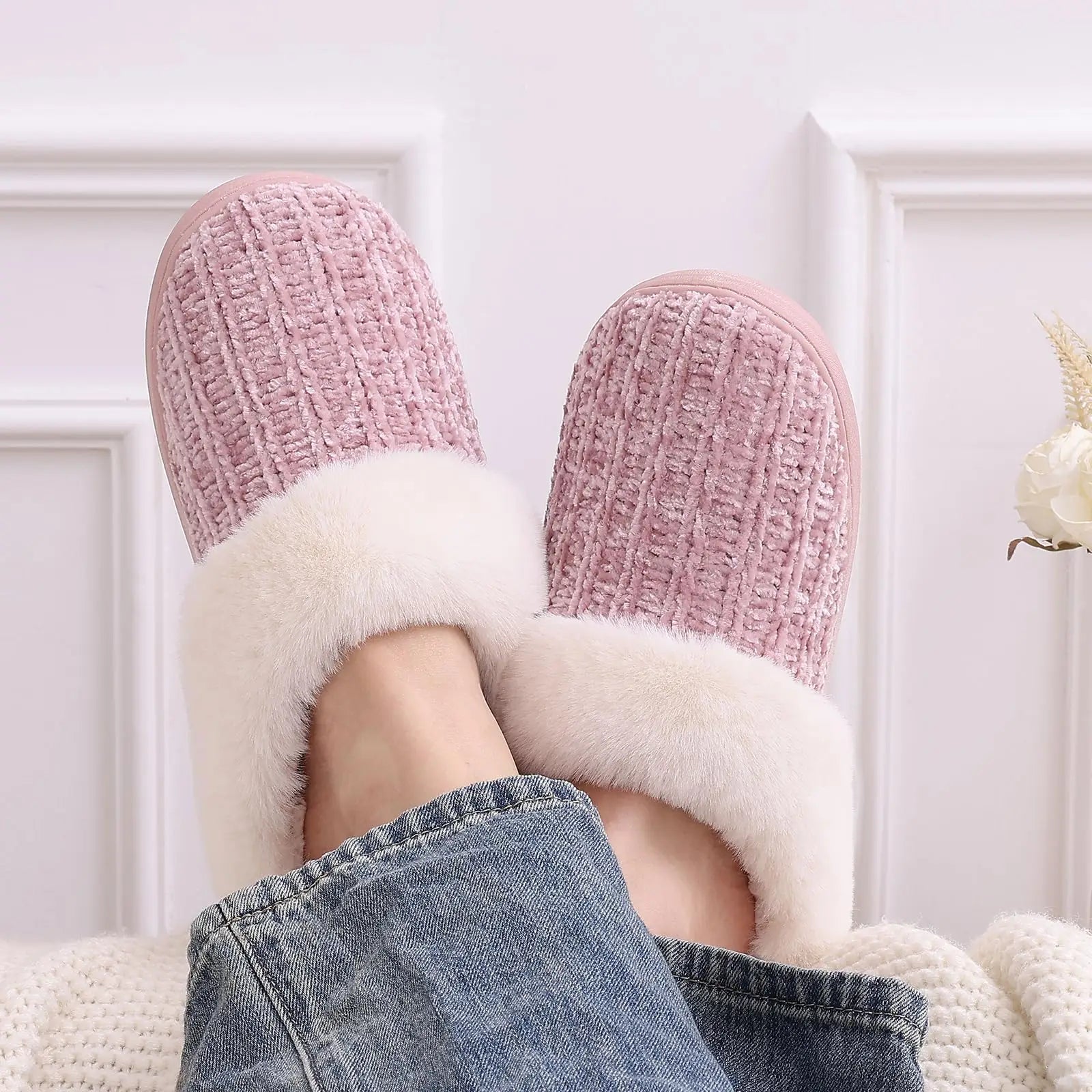 Women's Fleece Lined Warm House Cotton Slippers With Memory Foam and Non-Slip Cosy Fluffy Sole Plush Knit Slides Suitable For Bedroom Use
