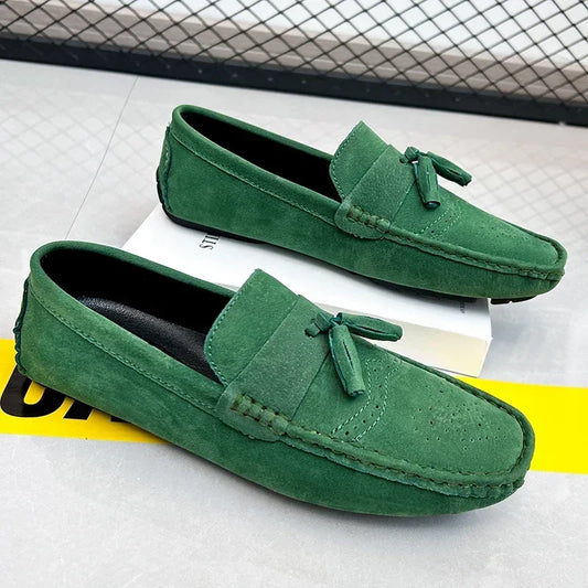 2024 Nieuwe modieuze loafers met kwastjes voor heren, groene jeugd, trendy mocassins, Engelse herenschoenen, grote maten 47-48
