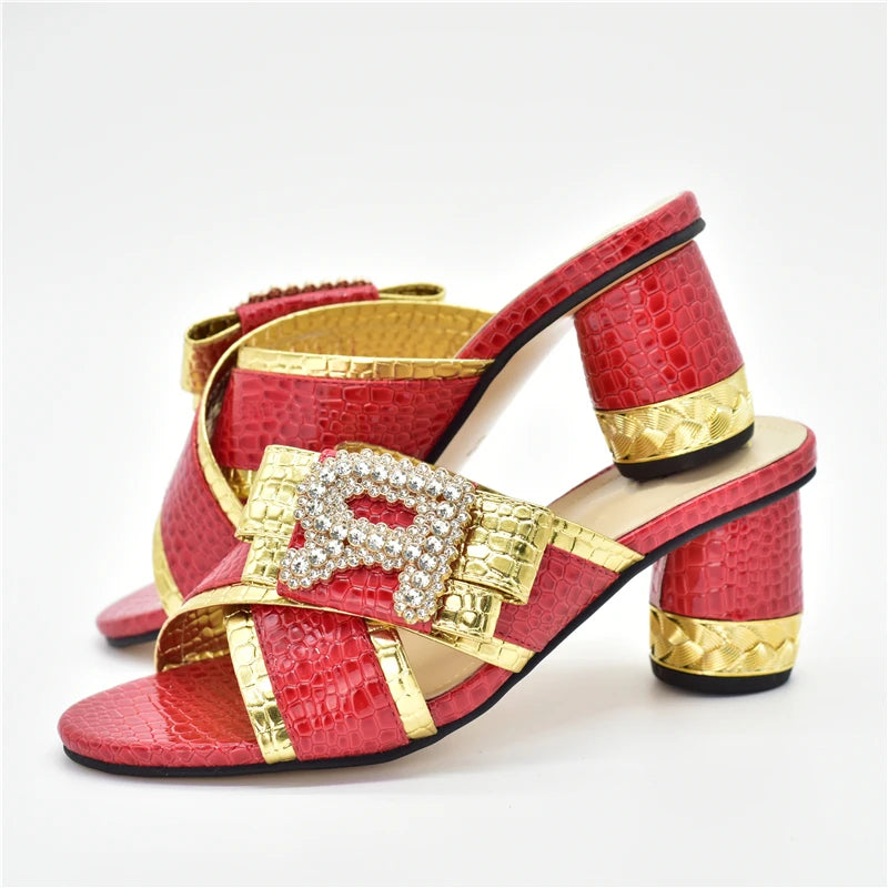 Fashion  Wedding Shoes for Women Bride Luxery Shoes Women Patent Leather Rhinestone Women Party Pumps Decorated with Rhinestone