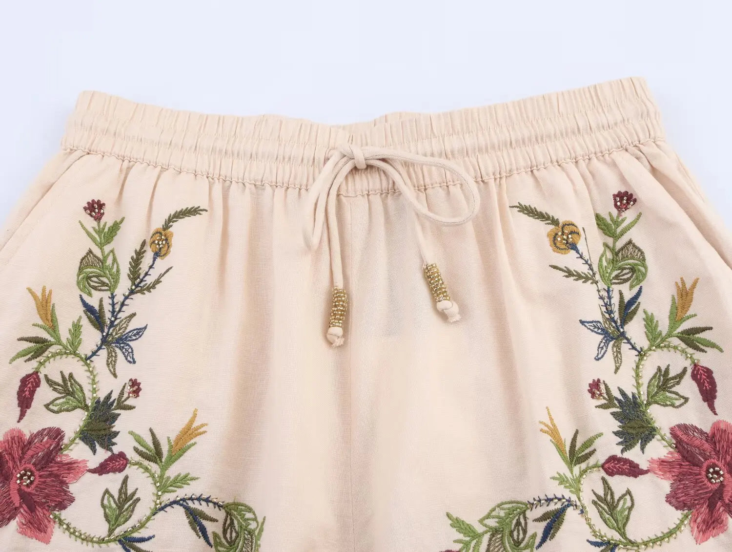 Casual shorts met bloemenborduursel voor dames, elastische tailleband en trekkoorden, polyester shorts voor de middelbare leeftijd, zomercollectie 2025