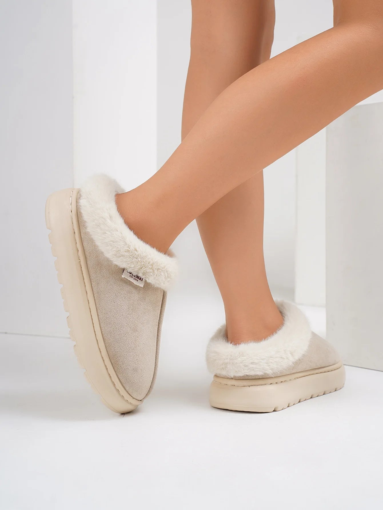 Women's Winter Warm Shoes Platform Fluffy House Shoes With Cotton and Thick Sole Plush Suitable For Couple Slippers