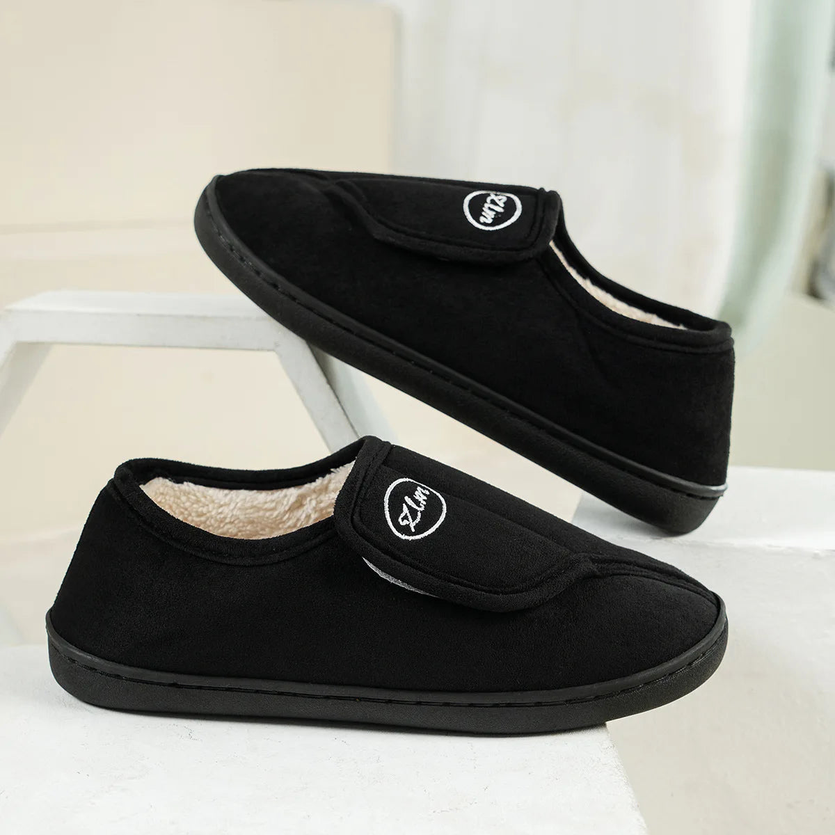 Unisex Winter Warm Cotton Slippers Outdoor Anti-Slip Faux Fur Cotton Shoes For Indoor Soft Cosy Plush Flat House Shoes For Men & Women