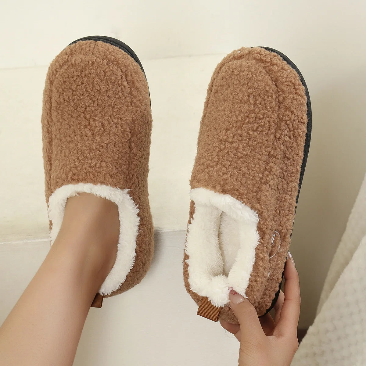 Women's Winter Fluffy Warm Slippers Short Plush Lined Home Shoes Suitable For Indoor and Outdoor Use With Anti-Skid Fuzzy Ladies Cotton Shoes