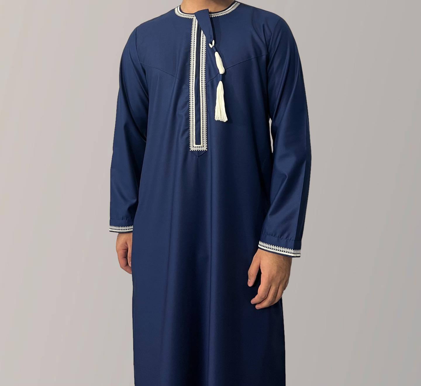 Solid Colour Round Neck Embroidered Thick Tassel Oman Gowns And Suitable For Saudi Arabia Men